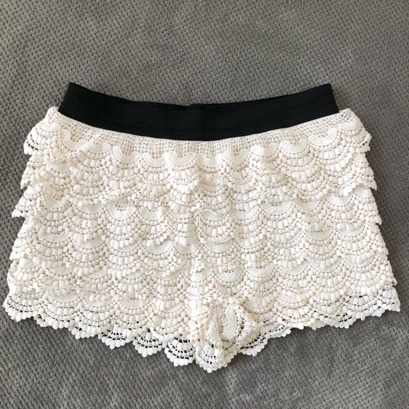 New Look Pants - ✨2 for $10! White lace shorts